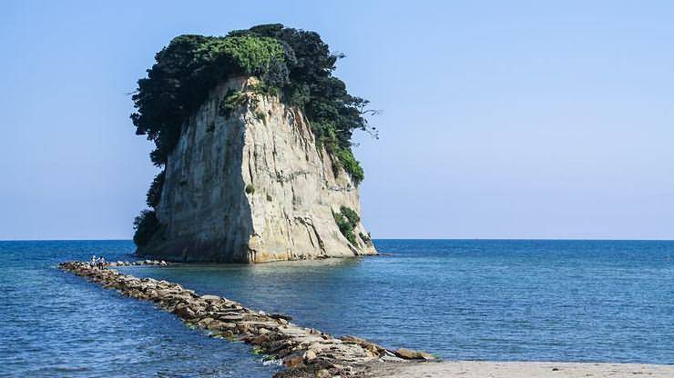 Mitsukejima Island (Rock)